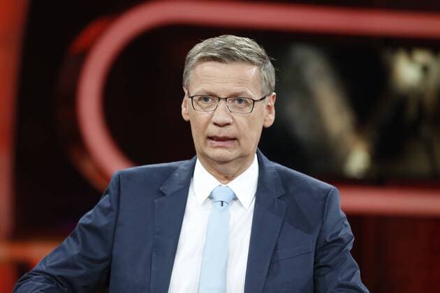 05.07.2015,Berlin,Deutschland,GER,ARD-Talkshow Günther Jauch,Thema der heutigen Sendung: Die Entscheidung der Griechen - Schicksalstag für Europa. Foto: Günther Jauch