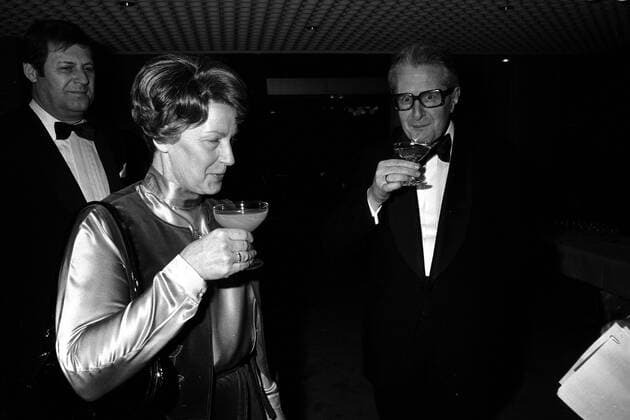 Hans Jochen Vogel mit seiner Frau Liselotte beim Presseball in München