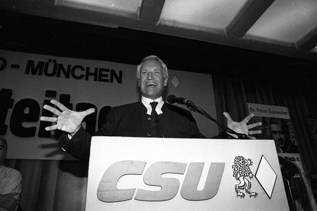 Edmund Stoiber beim CSU-Bezirksparteitag im Hacker Pschorr-Keller in München