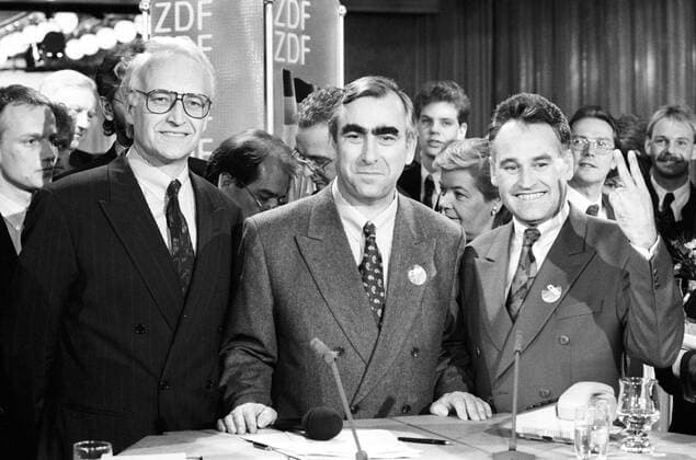 Bundestagswahl 1990, Wahlparty der CSU, v.li.: Edmund Stoiber, Bundesminister der Finanzen Theo Waigel und Erwin Huber