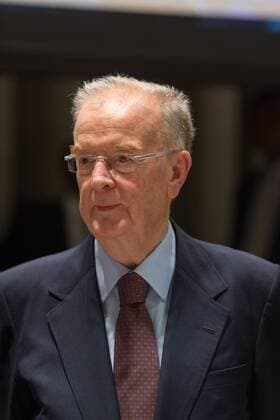 (150724) -- NEW YORK, July 24, 2015 -- Photo taken on July 24, 2015, shows former Portuguese president Jorge Sampaio who is awarded the Nelson Rolihlahla Mandela Prize at United Nations headquarters in New York, the United States. Helena Ndume of Namibia and Jorge Sampaio of Portugal received the first-ever Nelson Rolihlahla Mandela Prize at the UN Headquarters in New York on Friday. The prize was established in June 2014 by the UN General Assembly (UNGA) to recognize the achievements of those who dedicate their lives to the service of humanity by promoting the UN purposes and principles. ) UN-NEW YORK-MANDELA PRIZE LixMuzi 