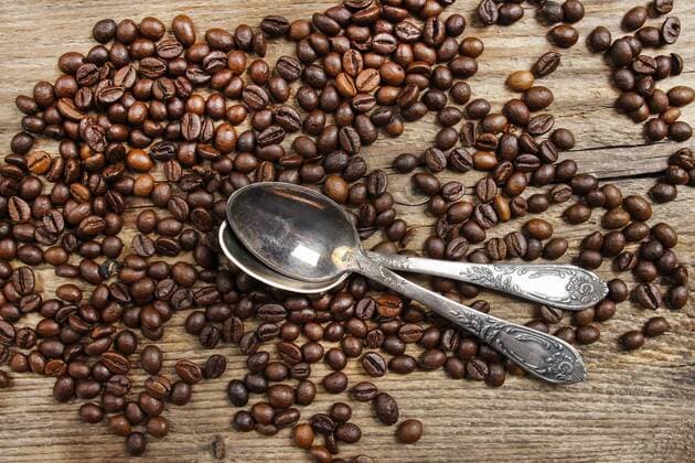 Coffee beans on wooden table  Copyright: KantarukxAgnieszka bew183D83E