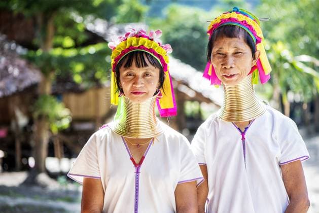 Zwei Kayan-Frauen, Chiang Mai, Thailand, Asien Copyright: imageBROKER KevinxLandwer-Johan iblklj04200417.jpg