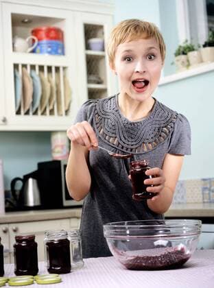 Young woman in the kitchen  Copyright: