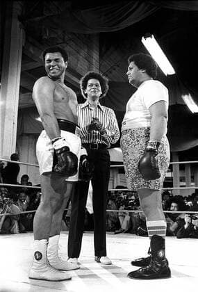 June 1, 1973 - Atlanta, Georgia, USA - Civil rights leader Julian Bond (center) referees as Muhammad Ali faces off against Atlanta (GA) Mayor Maynard Jackson in a charity fundraiser in Atlanta, GA in 1973. Atlanta USA - ZUMAkh1_