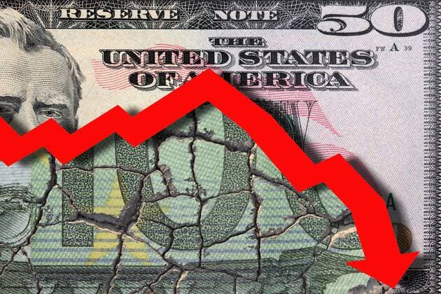 Symbolbild zur Euro Schwäche: 100 Euro Geldschein mit Rissen und abwärts gerichtetem Chart sowie eine 50 US Dollar Banknote