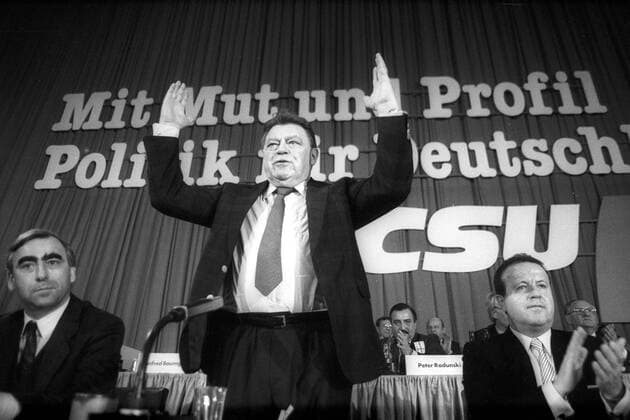 v.li.: Theo Waigel, Franz Josef Strauß und Gerold Tandler auf dem CSU-Parteitag
