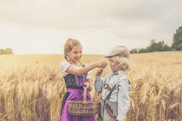 Germany, Saxony, two children standing in front of a grain field model released Symbolfoto  MJF001586