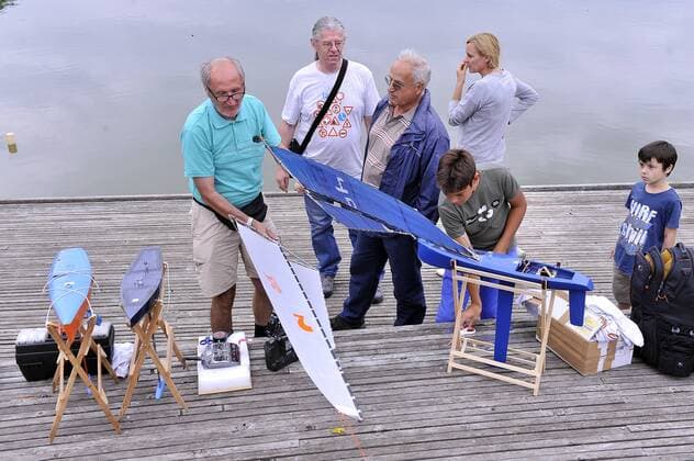 Modeling competition - Ljubljana, Slovenia 24.08.2015., Ljubljana, Slovenia - Modeling fans gathered at Kosesko lake for sailing competition.  BorutxZivulovic FAxBobo PIXSELL