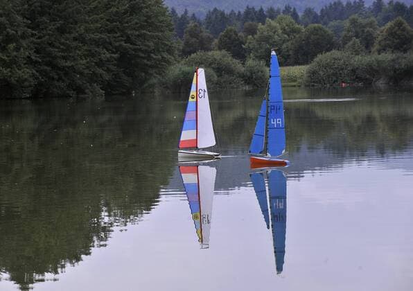 Modeling competition - Ljubljana, Slovenia 24.08.2015., Ljubljana, Slovenia - Modeling fans gathered at Kosesko lake for sailing competition.  BorutxZivulovic FAxBobo PIXSELL