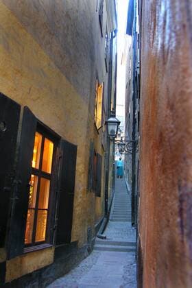 Schmalste Gasse Marten Trotzigs Graend, Schweden, Stockholm MartenTrotzigs Graend an alley in Gamla stan, Sweden, Stockholm BLWS193800