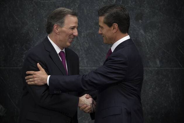 Mexican President Enrique Pena Nieto (R) shakes hands with Jose Antonio Meade, the new Social Development Minister, during the announcement of changes of his cabinet at the official residence of Los Pinos, in Mexico City, capital of Mexico, on Aug. 27, 2015. According to local press, Mexican President Enrique Pena Nieto announced Thursday ten changes within the State Secretariats and federal agencies. Alejandro Ayala) (vf) MEXICO-MEXICO CITY-POLITICS-CABINET e AlejandroxAyala 