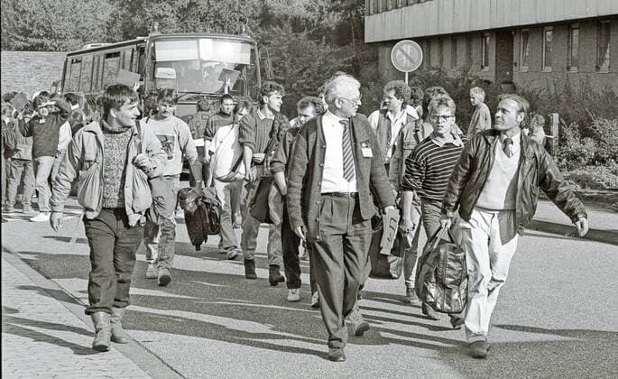 Ankunft eines Sonderzuges mit 800 DDR-Flüchtlingen aus Prag, in Ahrweiler, dort wurden die Flüchtlinge in der ehemaligen Katastrophenschutzschule empfangen und registriert und mit Papieren und Begrüßungsgeld versorgt,