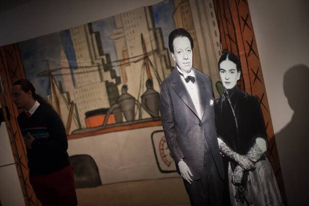 (150828) -- MEXICO CITY, Aug. 28, 2015 -- A man visits the exhibition Diego Pop, Frida Pop in Mexico City, capital of Mexico, on Aug. 28, 2015. The exhibition, about Mexican artists Diego Rivera and Frida Kahlo on their influence in American culture, will last to Sept. 7. Pedro Mera) (jg) MEXICO-MEXICO CITY-CULTURE-EXHIBITION e PedroxMera 