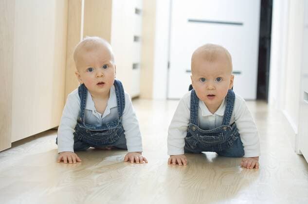 Baby twins crawling on the floor  Children01901