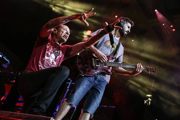 MOSCOW, RUSSIA. AUGUST 29, 2015. Lead vocalist Chester Bennington (L) and lead guitarist Brad Delson of the American rock band Linkin Park perform at Moscow s Olympiysky Arena. Vyacheslav Prokofyev TASS  TS00BE96