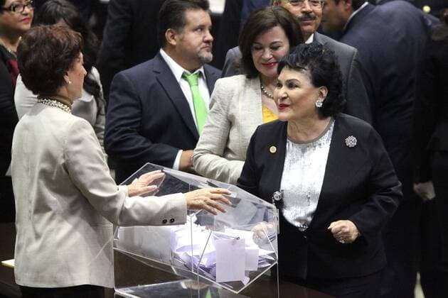 POLITIK Mexiko: Parlamentssitzung Aug. 29, 2015 - Mexico - G29081514. JPG.MEXICO, D.F. Konstituierende Sitzung des 63. mexikanischen Parlaments - Abgeordentenkammer - La legisladora Carmen Salinas durante la instalacion de la 63 Legislatura de la Camara de Diputados, el sabado 29 de agosto de 2015 en el Palacio Legislativo de San Lazaro.  - ZUMAu78_