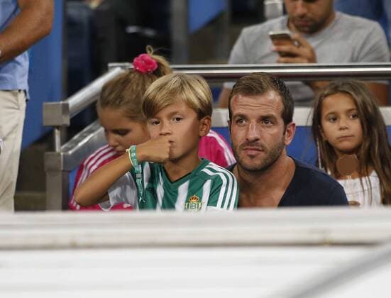 Spanish League match between Real Madrid and Betis. In this picture, Rafael Van de Vaart and his son. REAL MADRID-BETIS 15-16