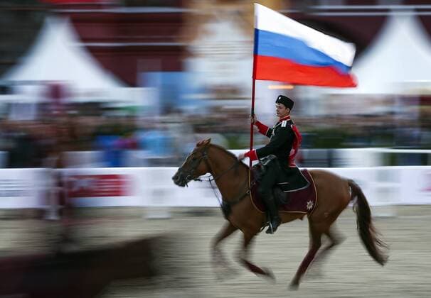 AKTUELLES ZEITGESCHEHEN MilitÃ¤rmusikfestival in Moskau: Vorbereitungen MOSCOW, RUSSIA. AUGUST 30, 2015. A serviceman of the Kremlin Regiment s Presidential Cavalry Escort Battalion performs in Moscow s Red Square as part of the preparations to the 2015 Spasskaya Tower International Military Music Festival. Sergei Bobylev TASS  TS00C04C