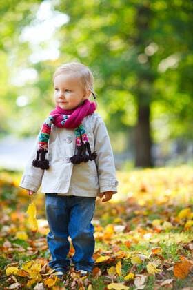 kleines Maedchen im Herbst little girl in autumn BLWS272255
