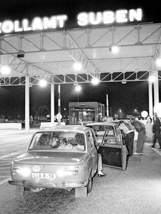 Grenzübergang Suben, zwischen Deutschland und Österreich, die ersten DDR Flüchtlinge treffen in West-Deutschland ein, nach der Ausreise, Flucht, über Ungarn,