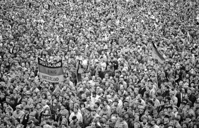 Wahlkampf in der ehemaligen DDR, nach dem Mauerfall, Kundgebung der DSU, Allianz für Deutschland, auf dem Karl-Marx-Platz, Motto Freiheit statt Sozialismus ,