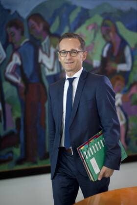Heiko Maas, Kabinettssitzung DEU, Deutschland, Germany, Berlin, 02.09.2015 Heiko Maas, Bundesjustizminister SPD, vor der Kabinettssitzung im Berliner Kanzleramt. Kabinettsitzung, Bundeskanzleramt, Kabinett, Bundeskabinett, Bundespolitik, Deutsche Politik, Politiker, 2015. Heiko Maas, Federal Minister of Justice SPD, during a cabinet meeting at the chancellor office in Berlin. Politics, Germany, political, Politician.