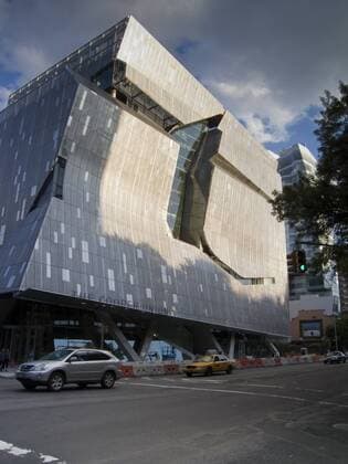 Architektur von Thom Mayne Settlement in Cooper Union tuition litigation in New York The Cooper Union s academic building in New York is seen on Saturday, July 18, 2009. The New York State Attorney General has brokered an agreement with Cooper Union and its litigators over the proposed plan to charge tuition. The school has never charged tuition in its 156 year history. (  RICHARDxB.xLEVINE