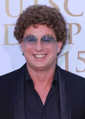 Atze Schröder, Deutscher Radiopreis Zum sechsten Mal wurde heute der Deutsche Radiopreis verliehen. In der Show am Abend im Hamburger Hafen Schuppen 52, Australiastraße 52 B, traten Stars wie die Band a-ha sowie die Sänger Olly Murs, George Ezra, Kwabs, Rea Garvey und Sarah Connor auf. In elf Kategorien gingen insgesamt 33 Nominierte ins Rennen. Hamburg 03 0 2015