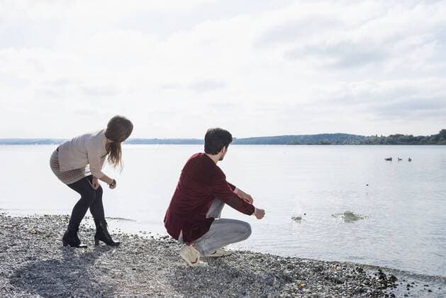 Young couple lake skimming stones mit_2002_06216