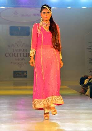 Sept. 4, 2015 - Jaipur, Rajasthan, India - An Indian Models display the collection on ramp during the Jaipur Couture Fashion Show 2015 in Jaipur , 4 Sept,2015.(Photo By Jaipur India  - ZUMAn230
