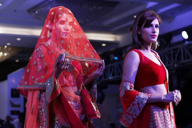 Sept. 4, 2015 - Jaipur, Rajasthan, India - An Indian Models display the collection on ramp during the Jaipur Couture Fashion Show 2015 in Jaipur , 4 Sept,2015.(Photo By Jaipur India  - ZUMAn230