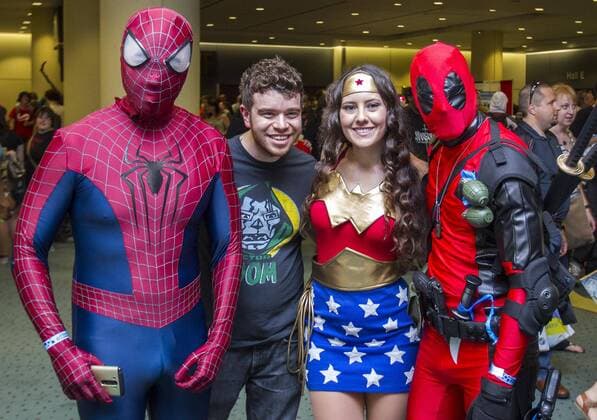 (150905) -- TORONTO, - A fan poses with cosplayers during the 2015 Fan Expo Canada event at the Metro Toronto Convention Center in Toronto Sept. 4, 2015. The four-day 2015 Fan Expo Canada event, opened on Sept. 3, is one of the largest events of its kind in North America. ) CANADA-TORONTO-FAN EXPO CANADA ZouxZheng 