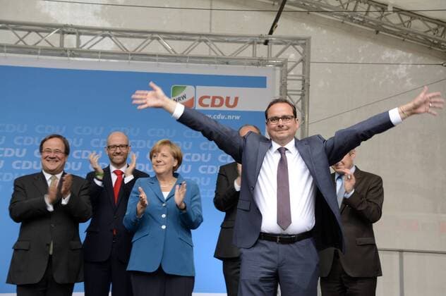 Armin Laschet, Angela Merkel,Thomas Kufen und Parteikollegen und bei einer CDU-Wahlkampfveranstaltung zur Oberbürgemeisterwahl auf dem Burgplatz. Essen, 04.09.2015 Foto:xO.xHausenx xFuturexImage