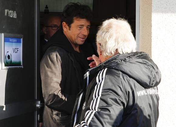 Patrick Bruel et Jacques Vendroux - Prominentenfussball mit Spielern aus Entertainment und Politik - Club Varietes vs Parlementaire - 08 09 2015 GwendolineLeGoff Panoramic 