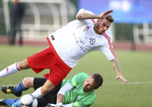 Matt Pokora - Prominentenfussball mit Spielern aus Entertainment und Politik - Club Varietes vs Parlementaire - 08 09 2015 GwendolineLeGoff Panoramic 