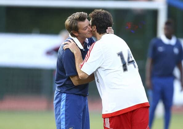 Francois Baroin ( Maire de Troyes ) et Patrick Bruel - Prominentenfussball mit Spielern aus Entertainment und Politik - Club Varietes vs Parlementaire - 08 09 2015 GwendolineLeGoff Panoramic 
