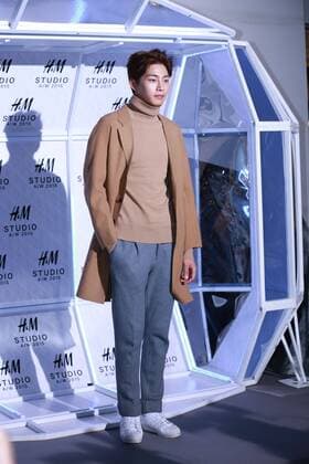 Ye-won Kang and T-ARA Hyo Min attends the H&M FW fashion show red carpet in Seoul, South Korea on 09th September, 2015.(China and South Korea Out)  2015091000213
