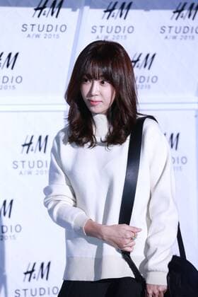 Ye-won Kang and T-ARA Hyo Min attends the H&M FW fashion show red carpet in Seoul, South Korea on 09th September, 2015.(China and South Korea Out)  2015091000232