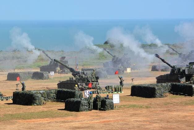 Taiwan holds live-fire drill ahead of China military exercises Artillery units fire during Taiwan s annual Han Kuang military exercise in Hsinchu, Taiwan, on Sept. 10, 2015, to test the island s ability to fend off an attack from China. China announced the same day it will hold live-fire exercises in the Taiwan Strait for three days from Sept. 11. 