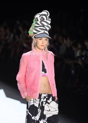 (150910) -- NEW YORK, Sept. 10, 2015 -- A model presents a creation of the Spring Summer 2016 Desigual collection during the New York Fashion Week in New York, the United States, on Sept. 10, 2015. ) U.S.-NEW YORK-NYFW-DESIGUAL WuxXia 