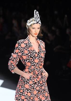 (150910) -- NEW YORK, Sept. 10, 2015 -- A model presents a creation of the Spring Summer 2016 Desigual collection during the New York Fashion Week in New York, the United States, on Sept. 10, 2015. ) U.S.-NEW YORK-NYFW-DESIGUAL WuxXia 