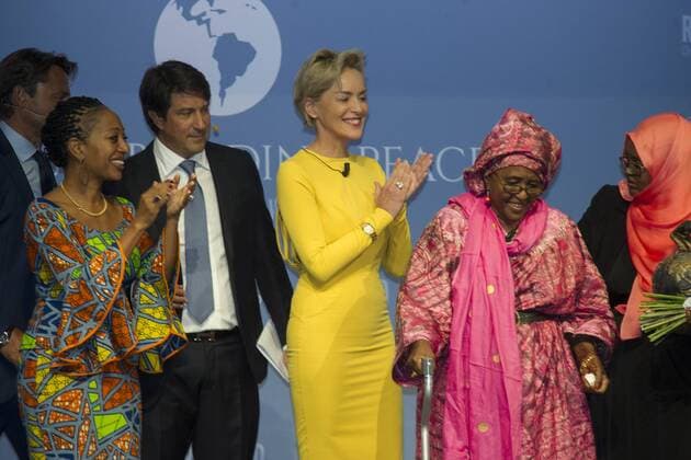 Milano, 11.09.2015 - Building the Peace Award - Sharon Stone applauds Hawa Abdi Dhiblawe (Mama Hawa)  0
