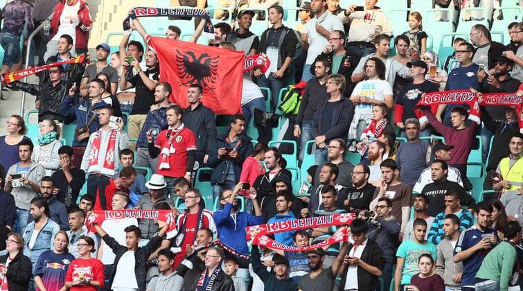 Leipzig, 11.09.2015, Red Bull Arena, Fußball, Herren, 2. Bundesliga, 6. Spieltag. , RB Leipzig vs. SC Paderborn 07 , Fans von RB Leipzig, Refugees im Fanblock . ,