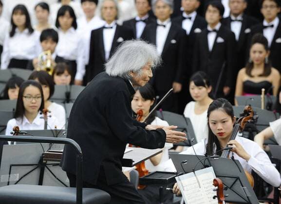 Maestro Ozawa conducts Beethoven s 9th at Nijo Castle Maestro Seiji Ozawa conducts Beethoven s Symphony No. 9 at Nijo Castle, a UNESCO World Heritage Site, in Kyoto on Sept. 12, 2015. A 120-member choir sang the Ode to Joy chorus. 