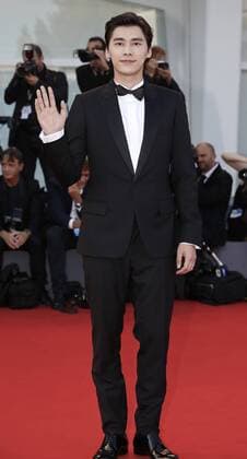 (150912) -- VENICE, Sept. 12, 2015 -- Actor Li Yifeng attends a premiere for the film Lao Pao Er (Mr. Six), during the 72nd Venice Film Festival at Lido island in Venice, Italy, Sept. 12, 2015. ) ITALY-VENICE-FILM-FESTIVAL-72ND-LAO PAO ER-PREMIERE YexPingfan 
