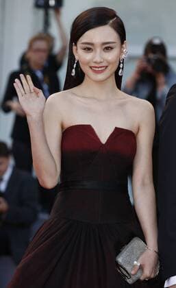 (150912) -- VENICE, Sept. 12, 2015 -- Actress Shang Yuxian attends a premiere for the film Lao Pao Er (Mr. Six), during the 72nd Venice Film Festival at Lido island in Venice, Italy, Sept. 12, 2015. ) ITALY-VENICE-FILM-FESTIVAL-72ND-LAO PAO ER-PREMIERE YexPingfan 