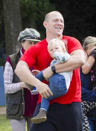 . 12 09 2015. Minchinhampton, United Kingdom. Whatley Manor International Horse Trials. Gatcombe Park. Mike Tindall carries his daughter Mia .  xi-Imagesx IIM-11002-0007