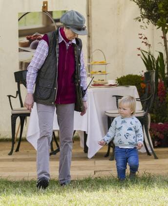 . 12 09 2015. Minchinhampton, United Kingdom. Whatley Manor International Horse Trials. Gatcombe Park. Princess Anne looks after her grand-daughter Mia .  xi-Imagesx IIM-11002-0008