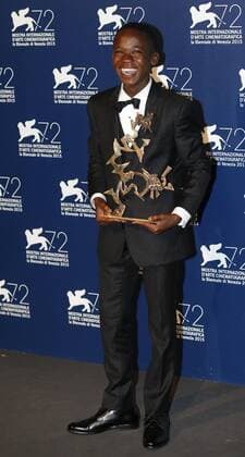 (150912) -- VENICE, Sept. 12, 2015 -- Actor Abraham Attah poses with the Marcello Mastroianni Award to a Young Actor for Beasts Of No Nations , as he attends the award winners photocall during the 72nd Venice Film Festival, at the Lido of Venice, Italy, Sept. 12, 2015. ) ITALY-VENICE-FILM-FESTIVAL-72ND-AWARD YexPingfan 